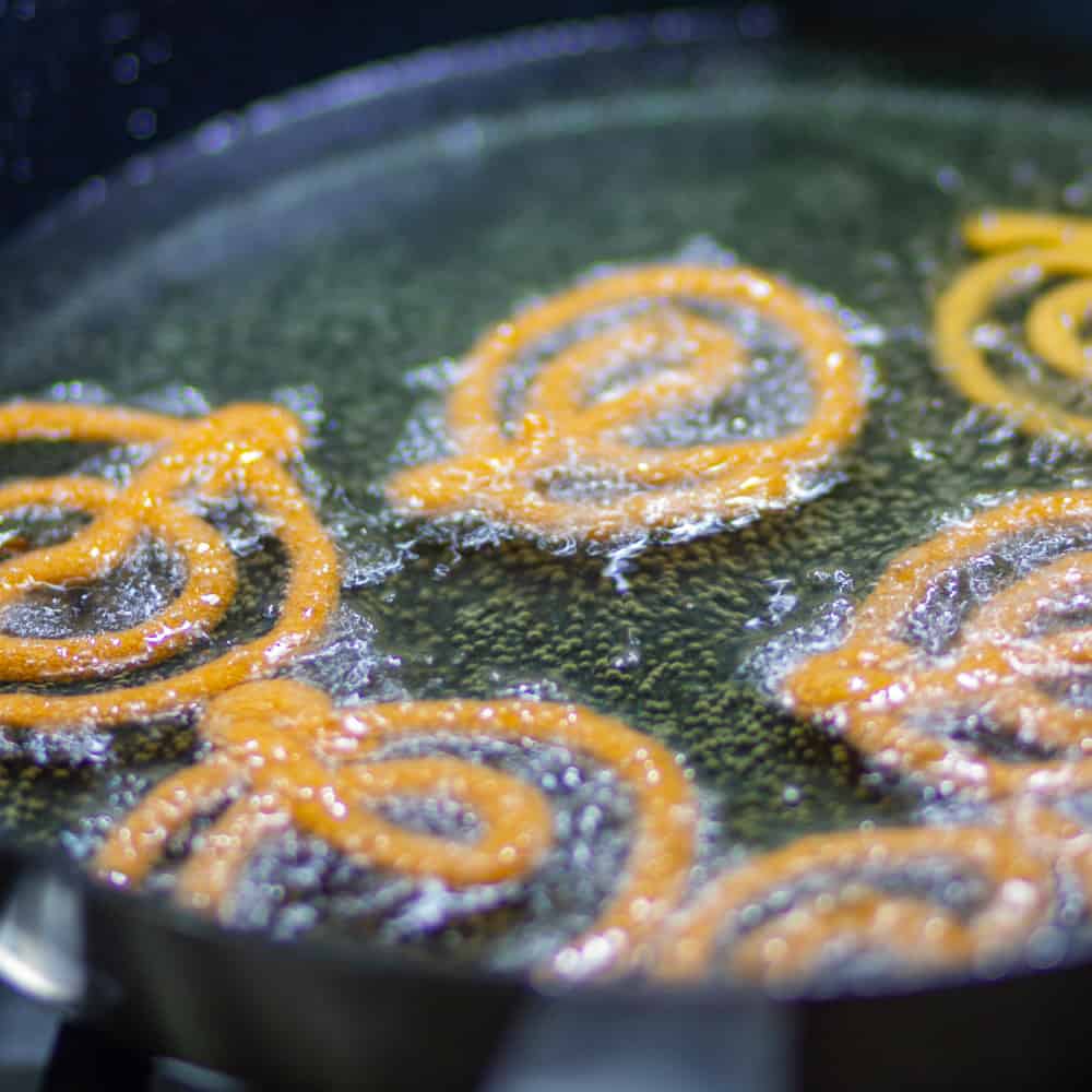 fry the jalebi at low heat until both sides are crispy