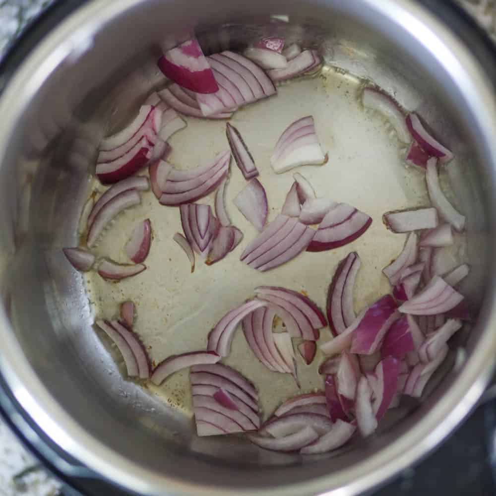 fry onions in the oil