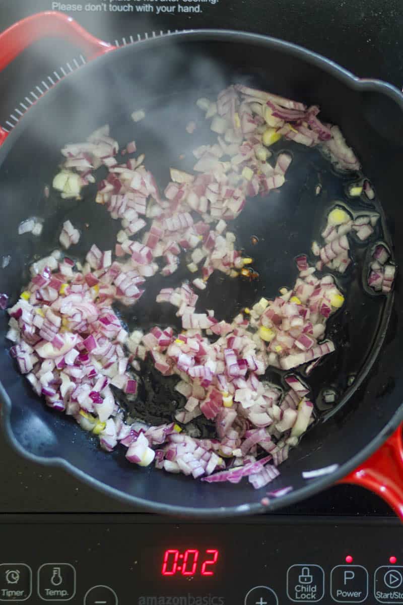 fry onions in the oil.
